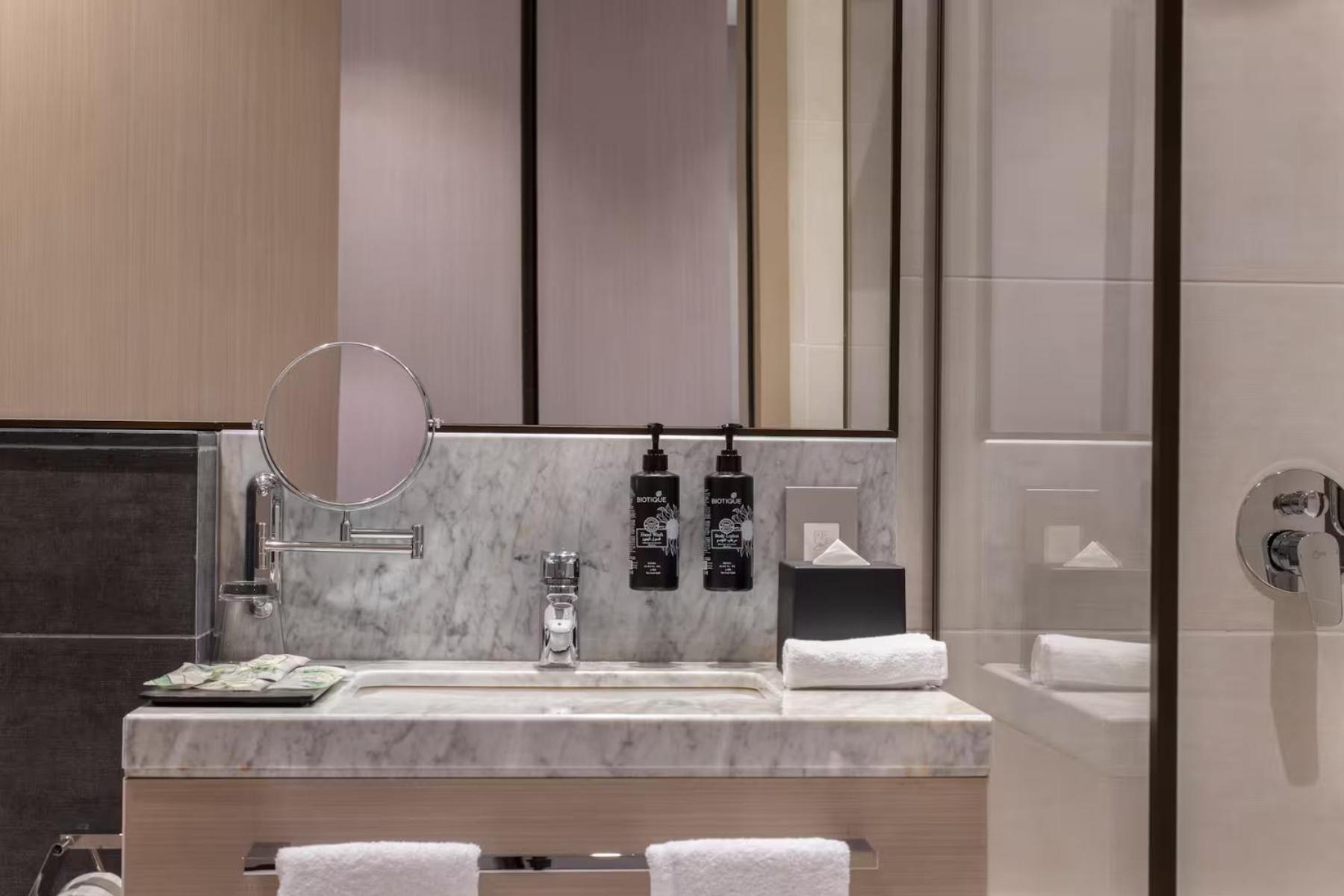 Ramada By Wyndham Riyadh King Fahd Road Buitenkant foto