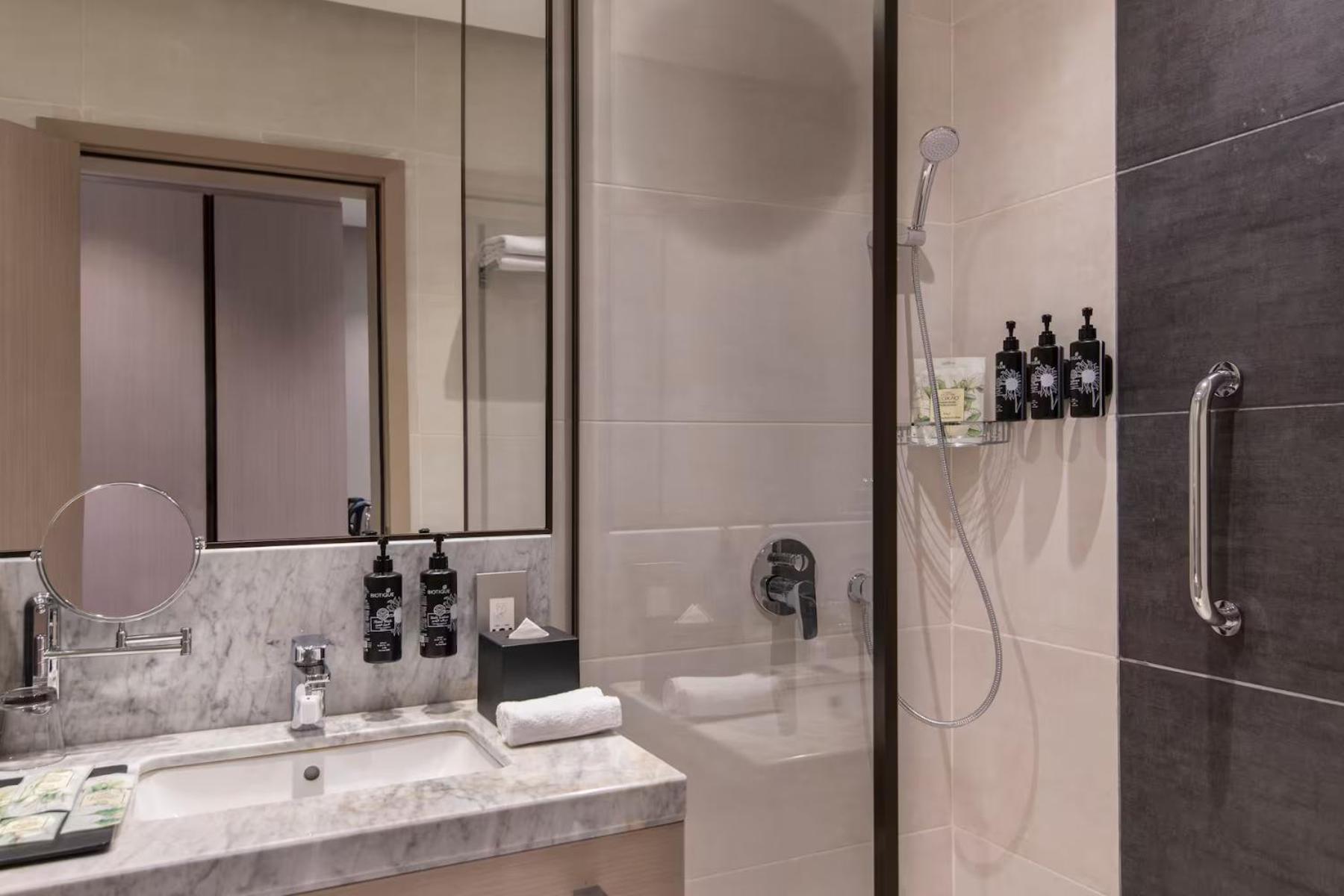 Ramada By Wyndham Riyadh King Fahd Road Buitenkant foto